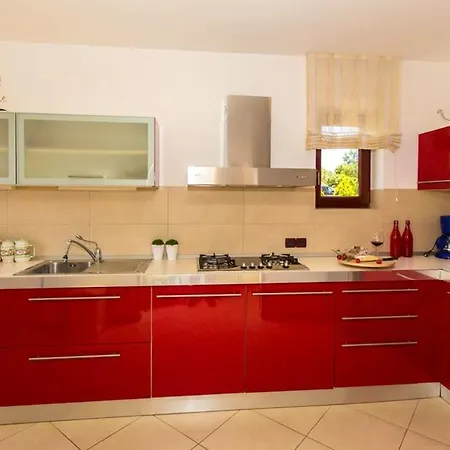 With 6 Bedrooms In With Private Pool And Wifi فيلة
