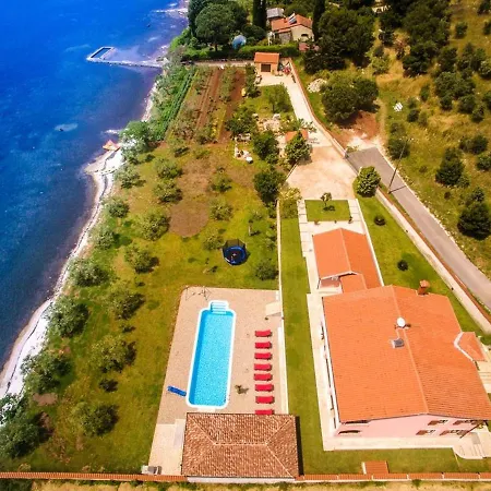 With 6 Bedrooms In With Private Pool And Wifi فيلة
