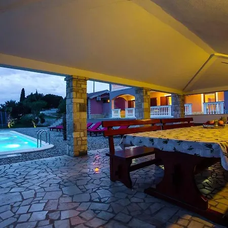 فيلة With 6 Bedrooms In With Private Pool And Wifi *