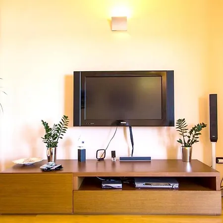 With 6 Bedrooms In With Private Pool And Wifi بومير