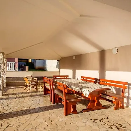 With 6 Bedrooms In With Private Pool And Wifi فيلة