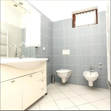 With 6 Bedrooms In With Private Pool And Wifi فيلة *
