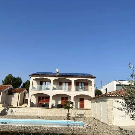With 6 Bedrooms In With Private Pool And Wifi * بومير